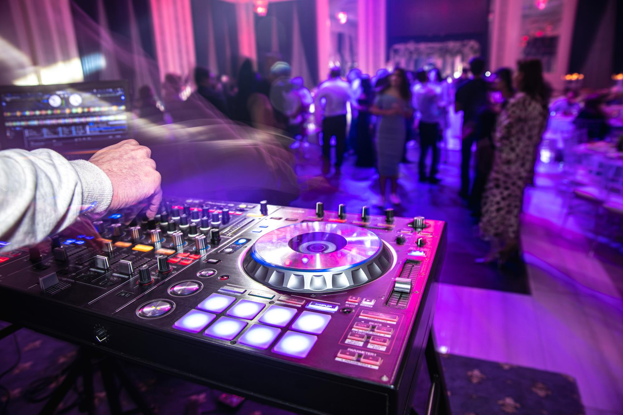 DJ - Animation de mariage et réception

